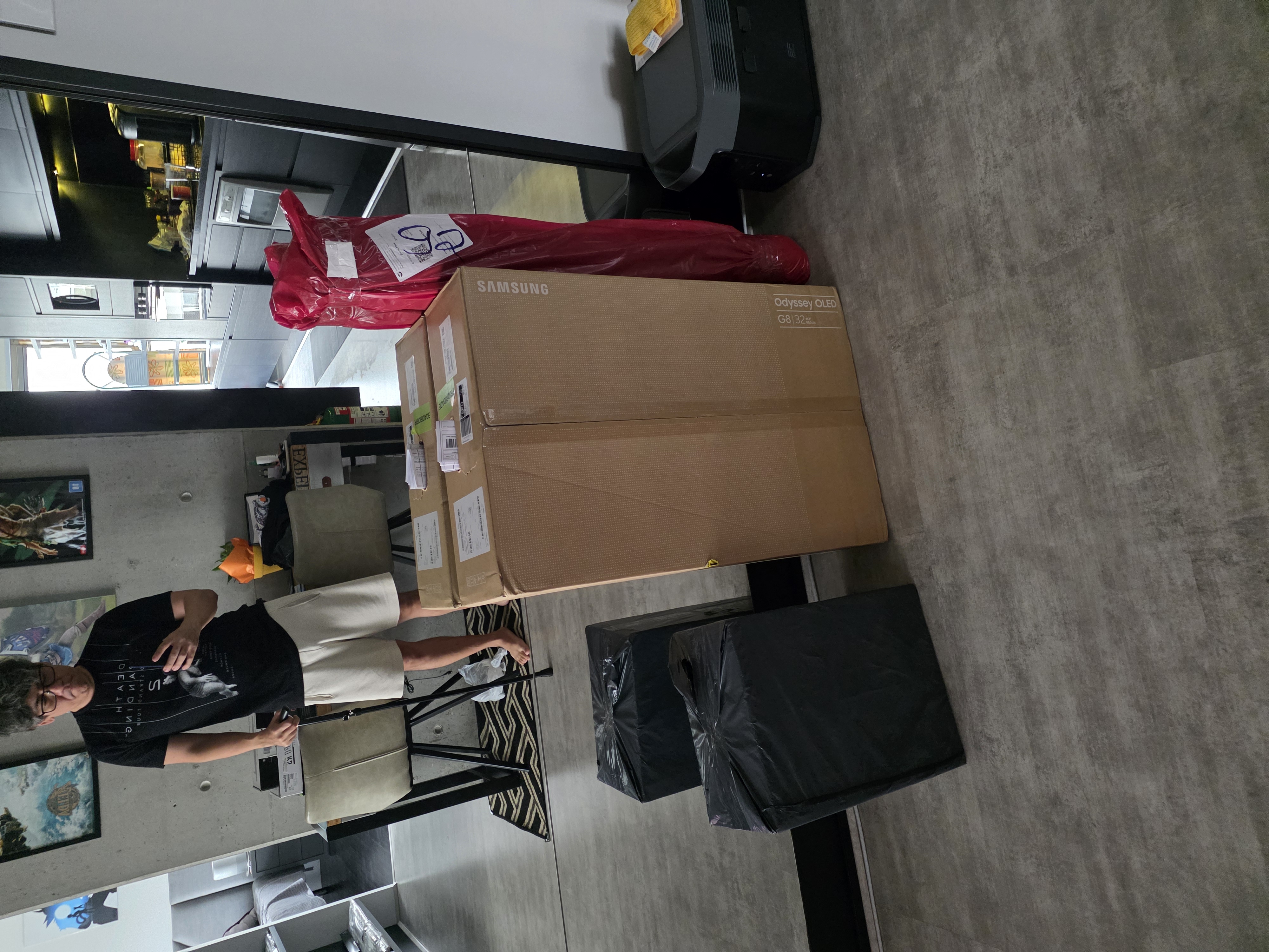 A caixa do Samsung Odyssey OLED G8 de 32" quando chegou