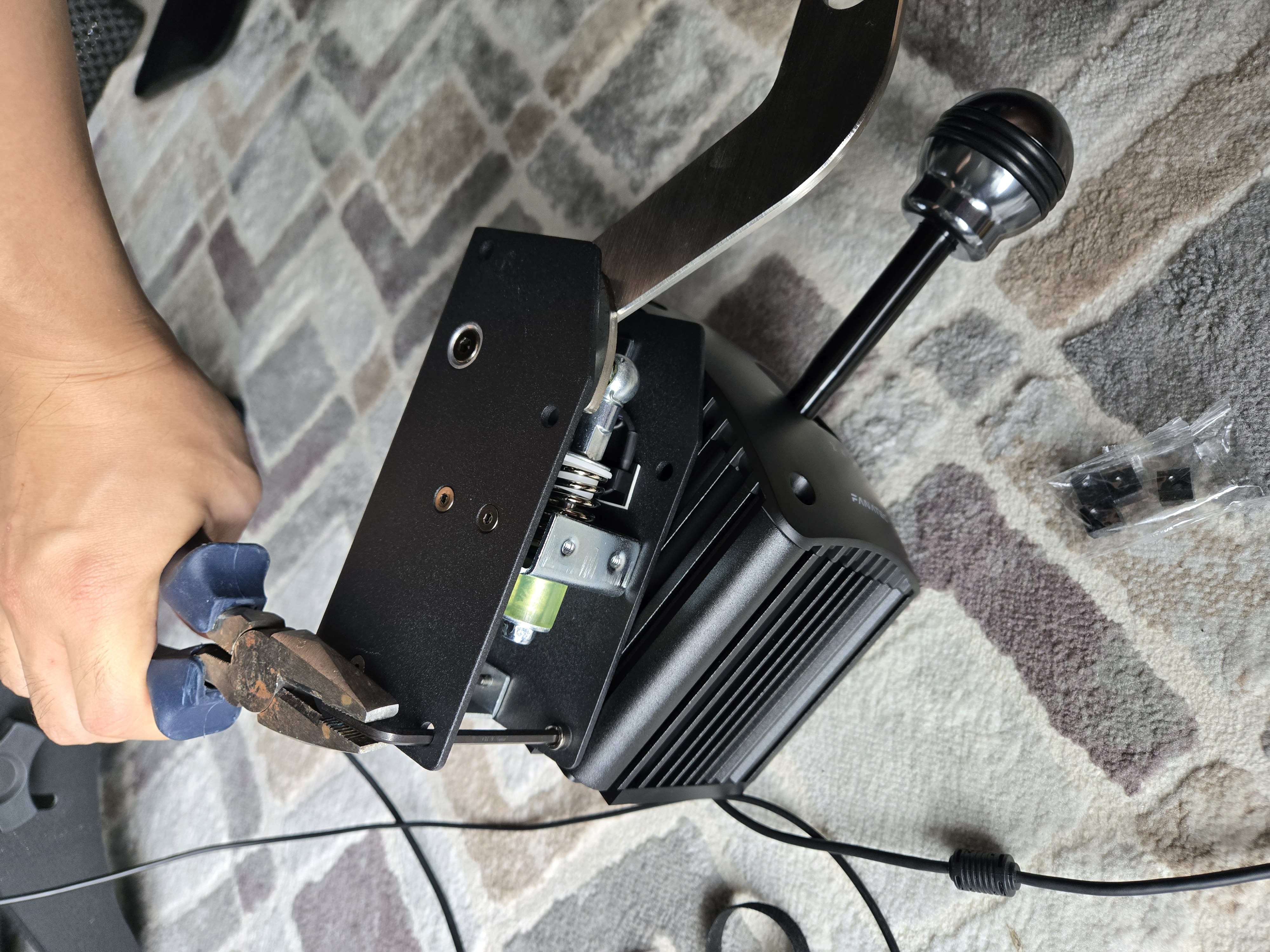 O shifter Fanatec — câmbio manual com knob cromado