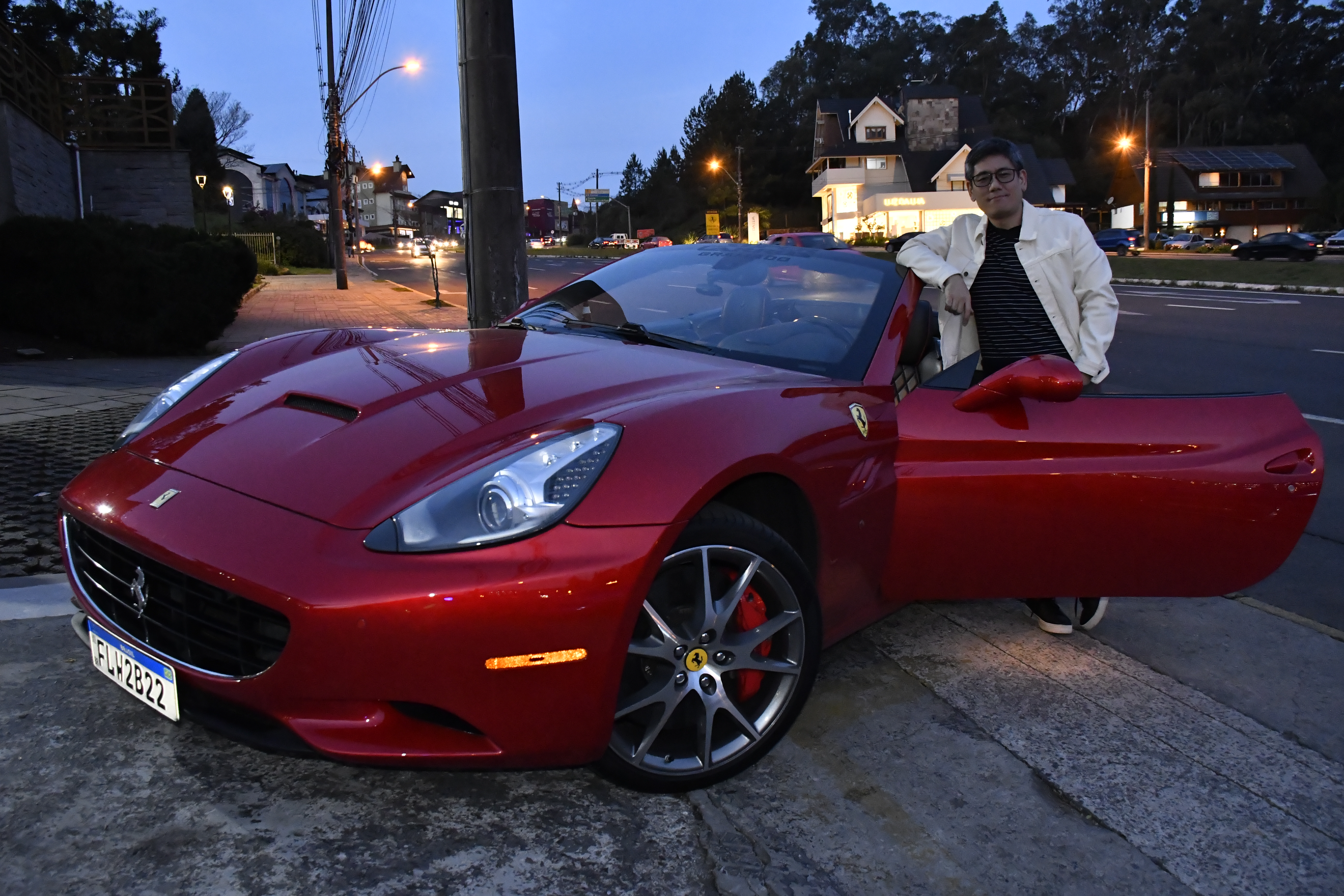 Com uma Ferrari California em Gramado