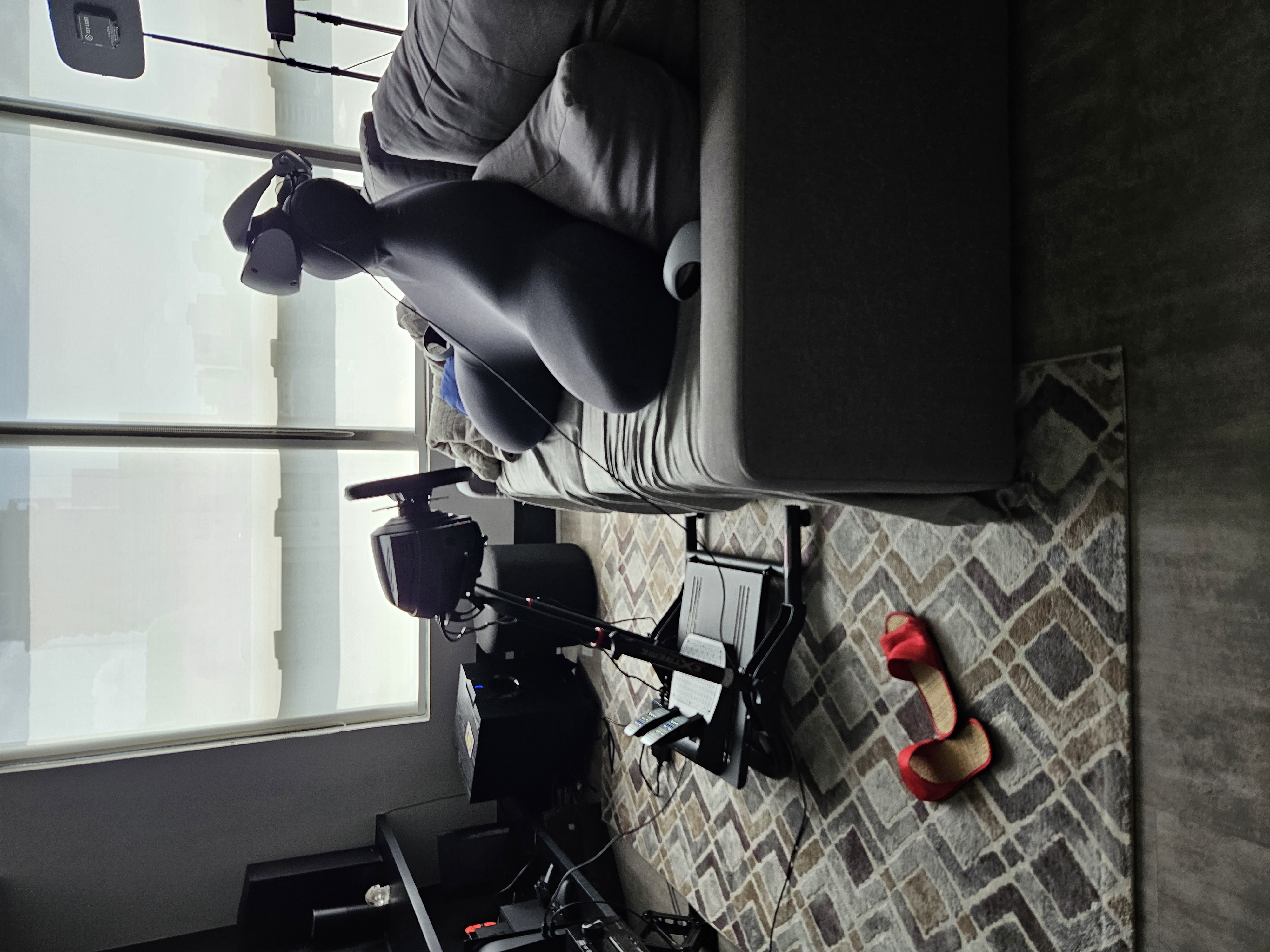 O suporte na sala de estar — sempre no caminho