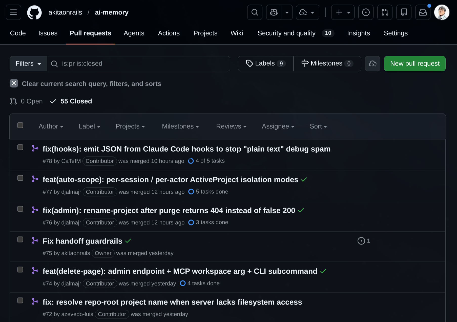 Tela de Pull Requests fechados do ai-memory no GitHub, mostrando 55 PRs fechados e vários PRs recentes de contribuidores.