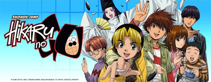 Arte oficial do anime Hikaru no Go: o Hikaru no centro estendendo uma pedra de Go pra câmera, com o fantasma Sai de trajes Heian e leque atrás dele, cercados pelo elenco (Akira, Waya, Isumi, Akari e companhia) e pelo logo da Shonen Jump.
