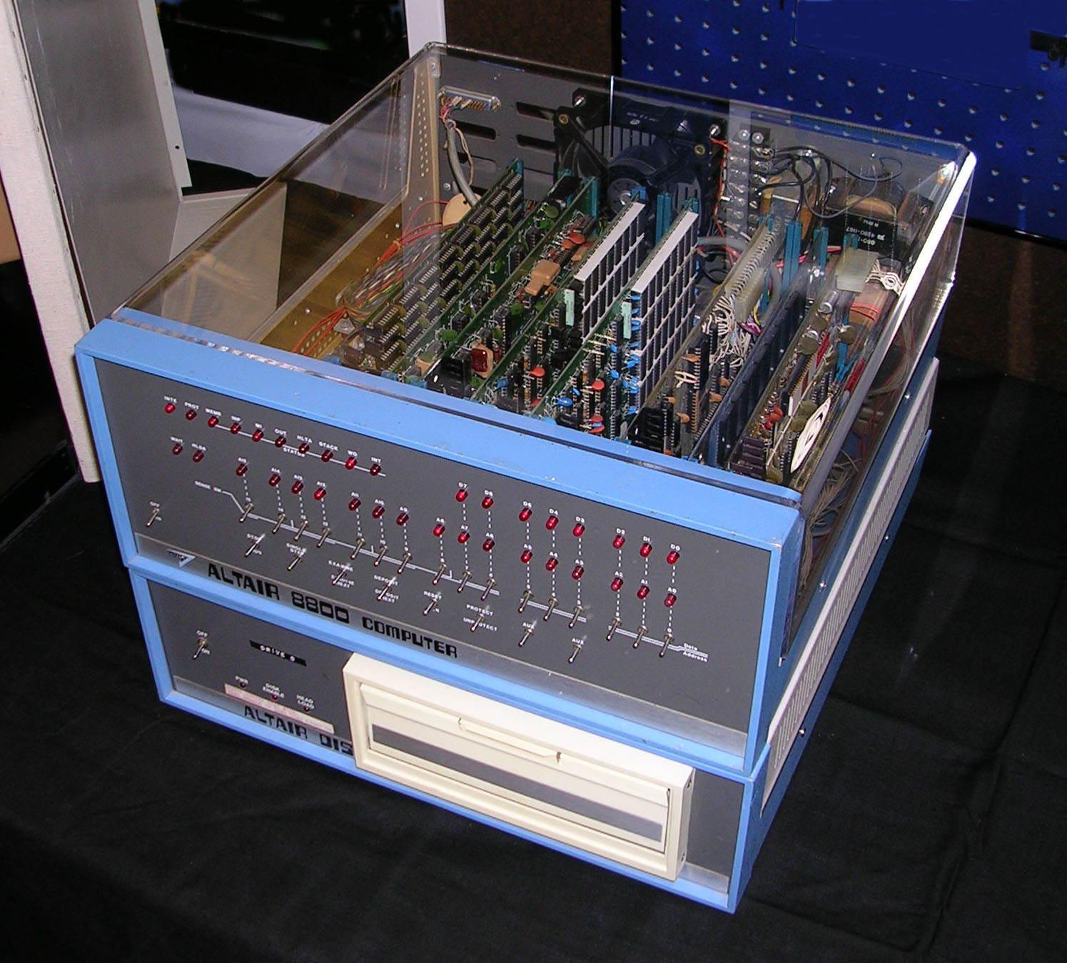 Altair 8800, símbolo da era em que programar ainda passava por painéis físicos e entrada manual de instruções
